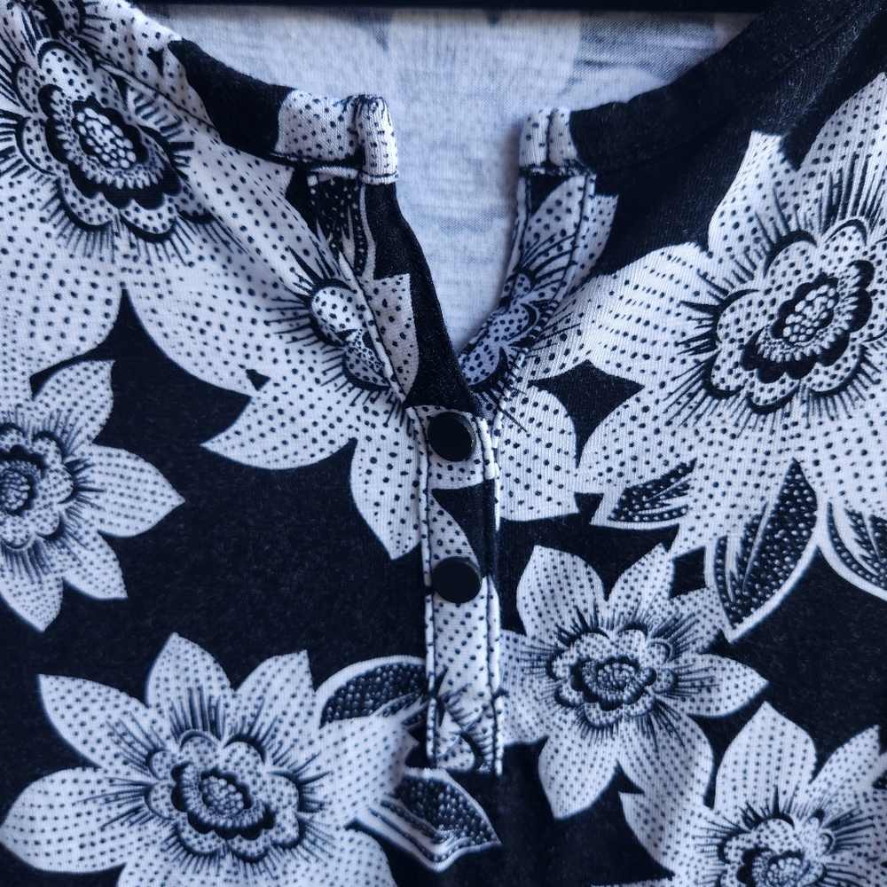 T by Talbots black and white floral dress. Drawstring waist. Pockets. Size MP - Picture 4 of 11